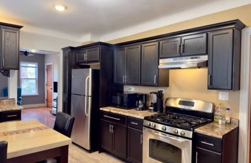 Heart of Chicago Apartment | right & Spacious 3BR Apt Perfect for Families & Groups