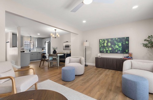 Northeast South Bend House | Right Where You Want to Be/Walkable 5BR Townhome Near Notre Dame