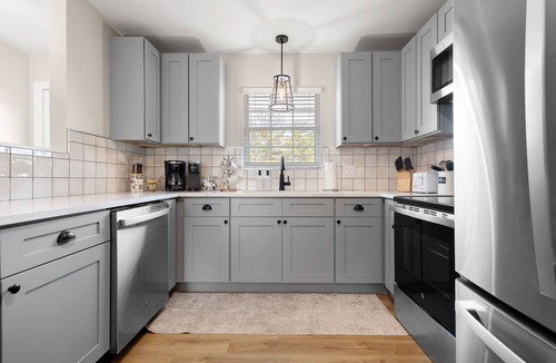 Northeast South Bend House | Right Where You Want to Be/Walkable 5BR Townhome Near Notre Dame