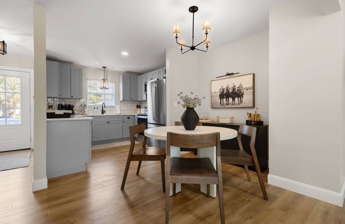 Northeast South Bend House | Right Where You Want to Be/Walkable 5BR Townhome Near Notre Dame