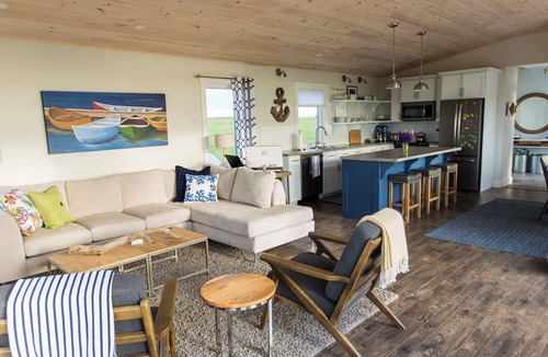 Sea View House | Riley Crest - Oceanview, walk to beach, modern, air conditioned - loft