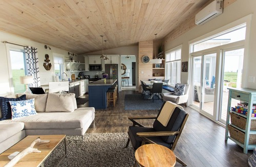 Sea View House | Riley Crest - Oceanview, walk to beach, modern, air conditioned - loft