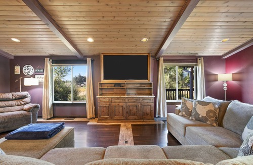 Pleasant Valley House | Riley Ranch, Mountain Views & Hot Tub