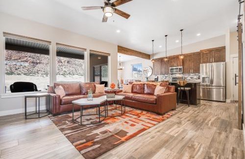 Moab South Valley House | Rim View 5