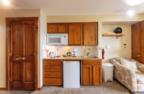 Snowshoe Hotel | Rimfire Lodge