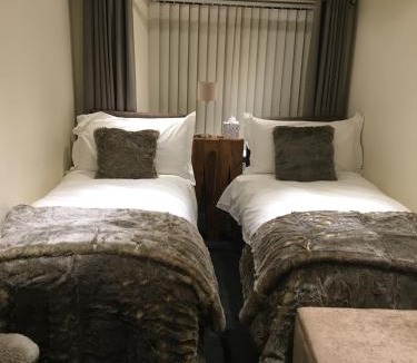 Hollow Meadows House | Ringinglow cottage