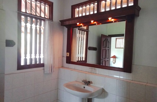 Lovina Bed & Breakfast | Rini Hotel