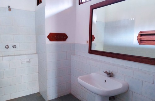 Lovina Bed & Breakfast | Rini Hotel