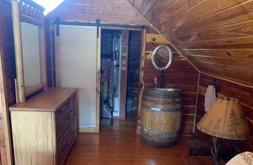 Mammoth Spring Cabin | Rio Escape - Rustic Log Cabin Retreat on Spring River