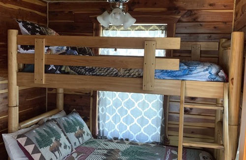 Mammoth Spring Cabin | Rio Escape - Rustic Log Cabin Retreat on Spring River