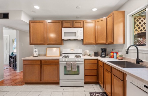 Pat Hurley House | Rio Grande Retreat a 3-bedroom house with Wi-Fi and A/C
