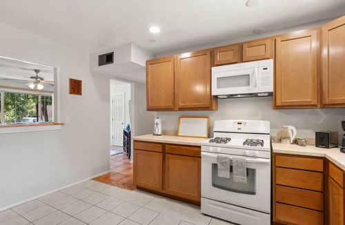 Pat Hurley House | Rio Grande Retreat a 3-bedroom house with Wi-Fi and A/C