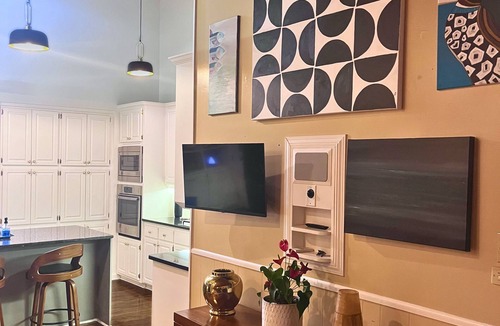 Florence House | Ripple Effect—Memorial Day Promo—Huge Space—Incredible Views—Perfect Location