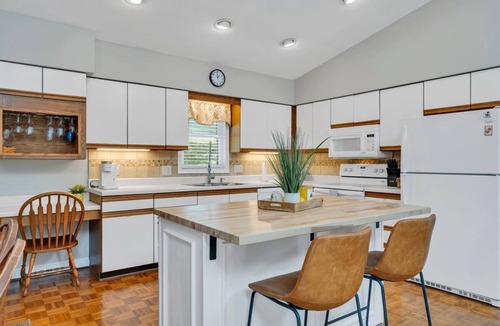 Goodview House | Ripple in Still Water - 5 bedroom with private dock!