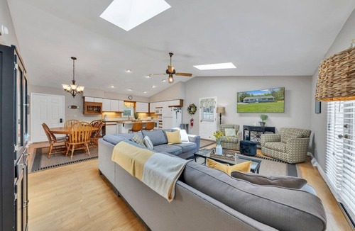 Goodview House | Ripple in Still Water - 5 bedroom with private dock!