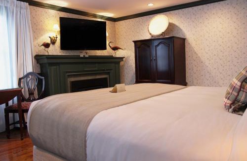 Ayers Cliff Hotel | Ripplecove Hotel & Spa