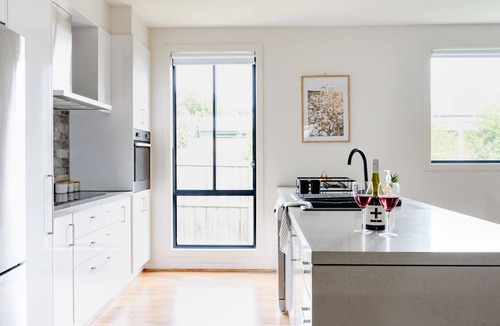 Coronet Bay House | Ripples in Coronet Bay