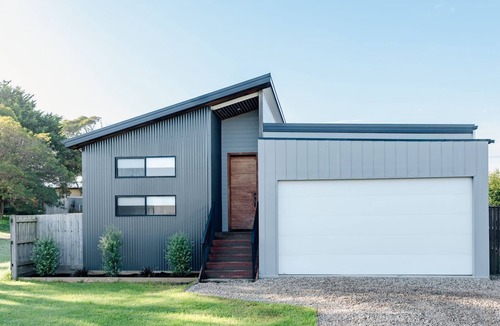 Coronet Bay House | Ripples in Coronet Bay