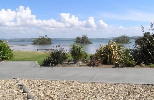 Tamaterau Apartment | Ripples-n-Tide Waterside Studio