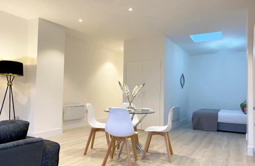 Fleet House | Rise at Fleets Height Apartment Nine