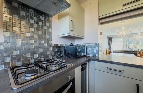 Basildon House | Rise Park Cozy House - Basildon