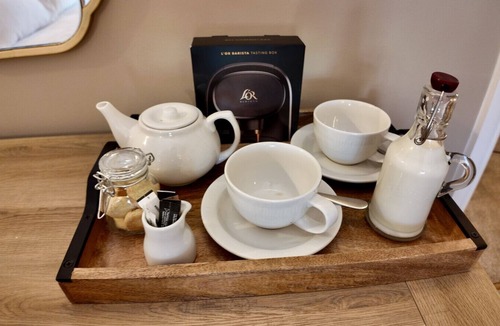 Fivelanes Apartment | Rising Sun Inn - Bronn Ewhella