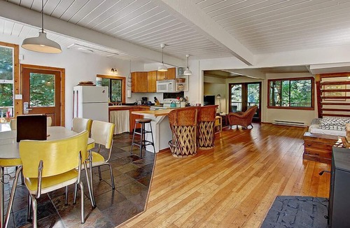 Gold Bar Cabin | Rising Sun Retreat- peaceful riverfront views spa