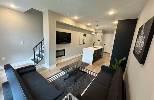 Graduate Hospital Apartment | Rittenhouse, 2bedroom, private deck&rooftop