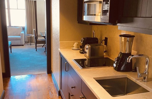 Avon Apartment | ! RITZ SUMMER FUN IN ULTRA-LUXE KING STUDIO W/KITCHEN & SOFABED POOL,HIKE, LOVE!