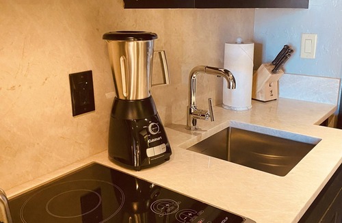 Avon Apartment | ! RITZ SUMMER FUN IN ULTRA-LUXE KING STUDIO W/KITCHEN & SOFABED POOL,HIKE, LOVE!