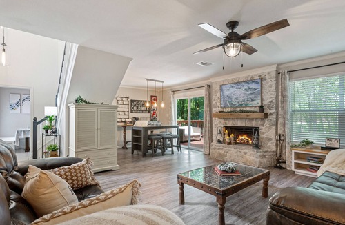 Lorena House | Ritzy country retreat only 18 mins to Magnolia Silos