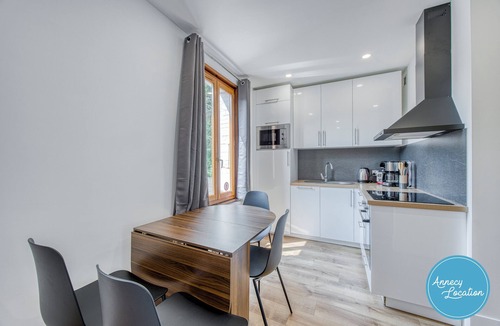 Bredannaz Apartment | Rive Bleu: Charming T2 with Shared Beach