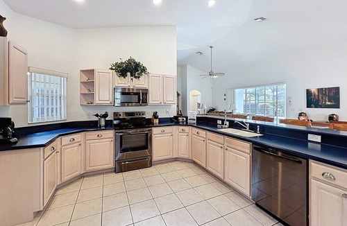 West Haven House | Rivendell: Private Pool/Spa with 24/7 Support!