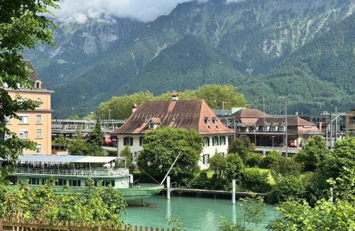 Interlaken Apartment | River 1 - Retreat with Iconic Jungfraujoch View