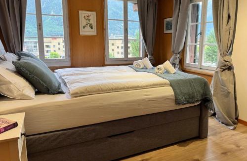 Interlaken Apartment | River 3 - Kissed Retreat with Iconic Jungfraujoch View