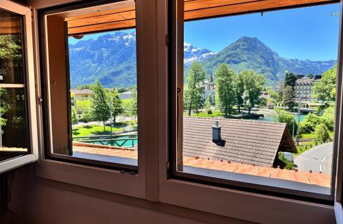 Interlaken Apartment | River 4-Kissed Retreat with Iconic Jungfraujoch View