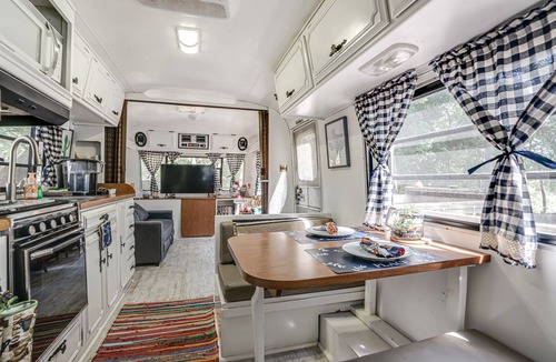 New Braunfels House | River Access, 20% Off, Glamping, Couple, Nature