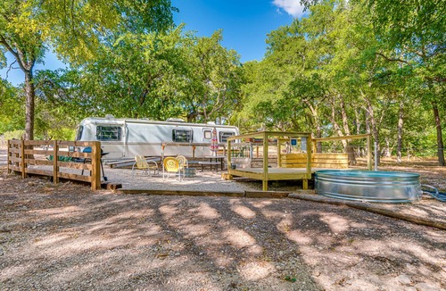 New Braunfels House | River Access, 20% Off, Glamping, Couple, Nature