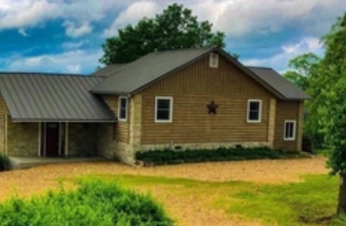 Berryville House | River Access Country Home with Great Views and Sunsets