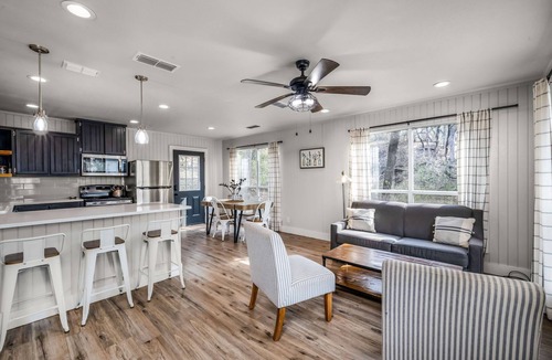 Kyle House | River Access | Fire Pit & BBQ | Pets OK | Sleeps 8