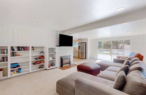 Salyer House | River and mountain view home with expansive deck, private pool