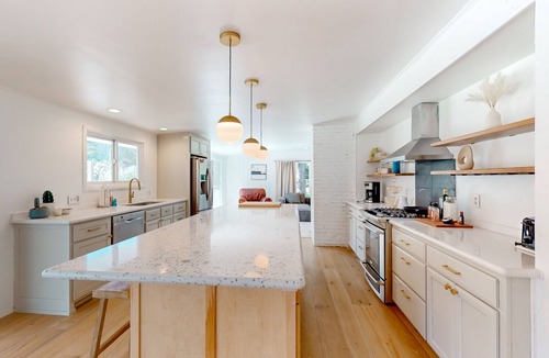 Salyer House | River and mountain view home with expansive deck, private pool