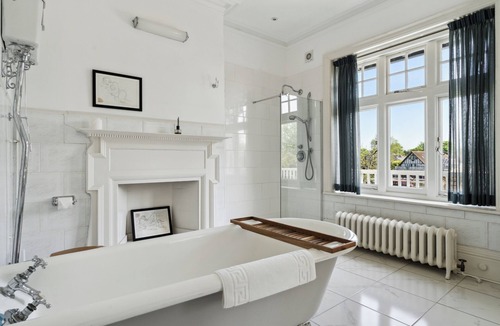 Bray on Thames Bed & Breakfast | River Arts Club