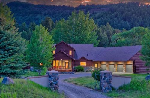 Irwin House | River Bend Retreat