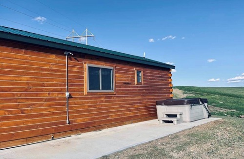 Canistota Cabin | River Bluff Cabins | Cabin 2 | Private Hot Tub
