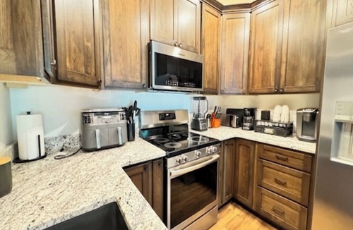 Harpers Ferry House | River Bluff Getaway– Upper 3BR/2BA Upper Level Unit with Gorgeous Deck Views