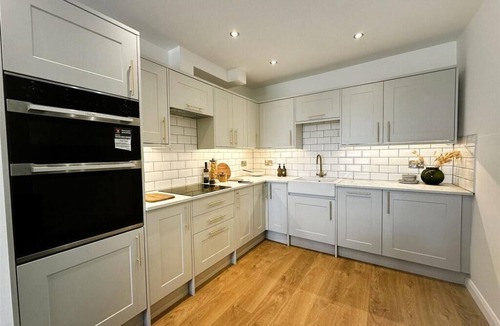 Littlehampton Apartment | River Breeze 3-Bed Balcony Apartment