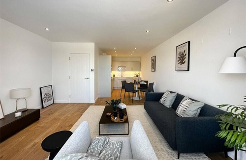 Littlehampton Apartment | River Breeze 3-Bed Balcony Apartment
