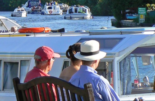 Horning Apartment | River breeze ground floor easy access with river view.