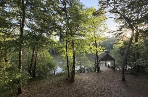Hawkinsville House | River Bungalow